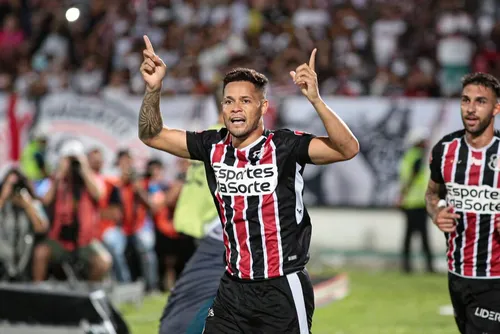 
          Imagem ilustrativa da imagem SANTA CRUZ: uma vitória e três conquistas no jogo contra o Central
          