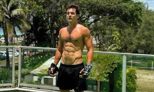 
          Imagem ilustrativa da imagem Saiba quem é Nicolas Prattes, ator que foi flagrado com Sabrina Sato no RJ
          