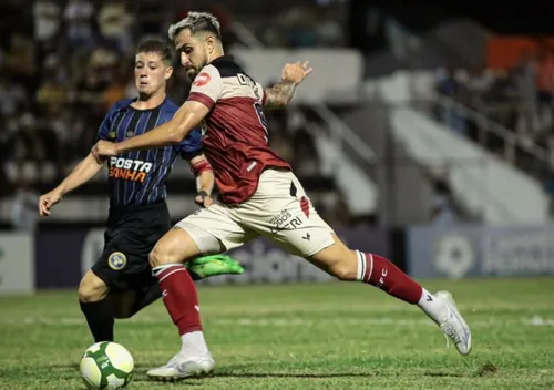 
          Imagem ilustrativa da imagem Santa Cruz vence Porto por 3x1, em Caruaru, e se recupera no Estadual
          