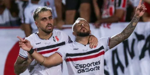 
          Imagem ilustrativa da imagem Santa Cruz vence segundo jogo seguido no Pernambucano
          