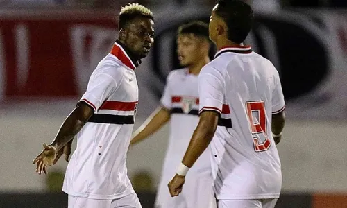 
          Imagem ilustrativa da imagem São Paulo cede empate ao Ceará, mas avança à 3ª fase da Copinha nos pênaltis
          