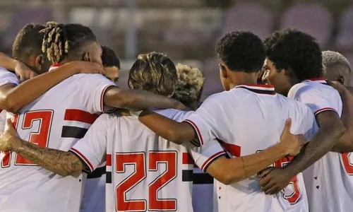 
          Imagem ilustrativa da imagem São Paulo perde liderança para a Ferroviária na Copinha
          