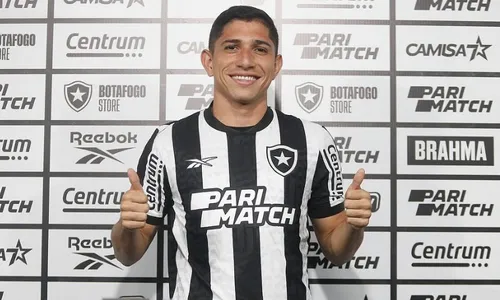 
          Imagem ilustrativa da imagem Savarino assume a camisa 10 e fala em títulos no Botafogo
          