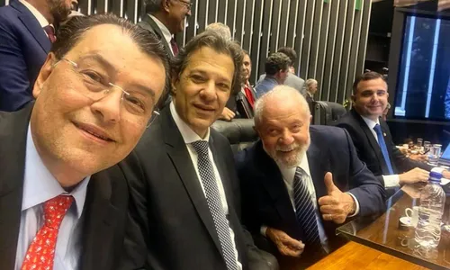 
          Imagem ilustrativa da imagem Secretário adota “estilo Paulo Guedes” com “granada no bolso”
          