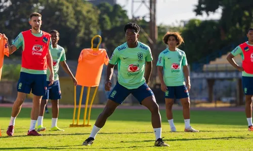 
          Imagem ilustrativa da imagem Seleção inicia caminhada por uma vaga em Paris
          