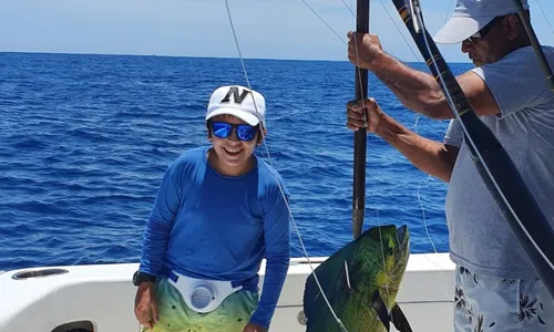 
          Imagem ilustrativa da imagem Selfies, mergulhos e trilhas com segurança no verão
          