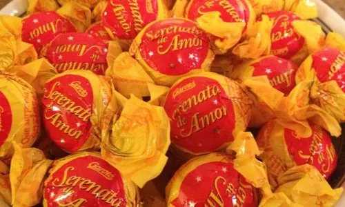 
          Imagem ilustrativa da imagem Serenata de Amor vai voltar às origens
          