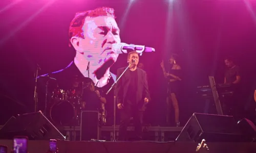 
          Imagem ilustrativa da imagem Show de Amado Batista reúne 50 mil pessoas no pré-Réveillon de Camburi
          