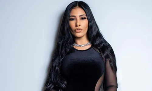 
          Imagem ilustrativa da imagem Simaria tem 'Dia de Beleza' com procedimentos estéticos e revela realização de lipo
          