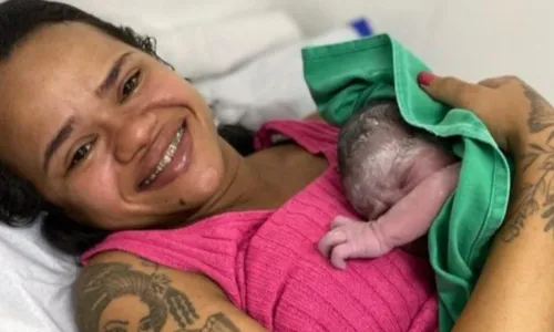 
          Imagem ilustrativa da imagem Símbolo de renovação: veja hora e local onde nasceu o primeiro bebê do Recife
          