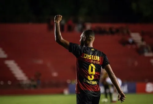 
          Imagem ilustrativa da imagem Sport vence Maguary, nos Aflitos, e assume a vice-liderança do Estadual
          