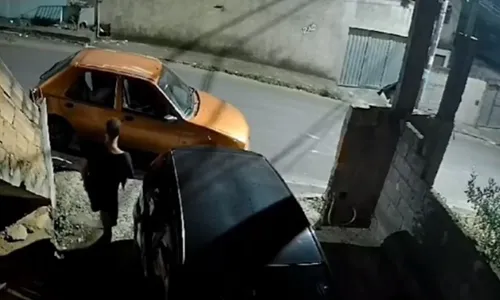 
          Imagem ilustrativa da imagem Suspeito invade terreno, rouba bicicleta e pega roupa do varal em Cariacica
          