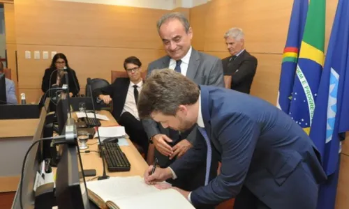 
          Imagem ilustrativa da imagem TCE-PE emite decisão sobre volta de servidores estaduais que trabalham na PCR
          