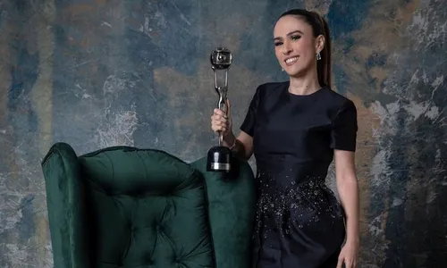 
          Imagem ilustrativa da imagem Tatá Werneck mostra bastidores de 'Terra e Paixão' para celebrar fim de novela
          