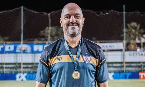 
          Imagem ilustrativa da imagem Técnico Rafael Jacques chega para fazer o Vitória voltar a vencer
          