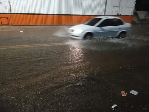 
          Imagem ilustrativa da imagem Temporal atinge a Grande Vitória e causa alagamentos e queda de energia
          