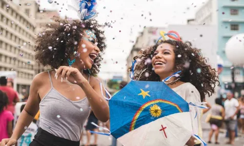 
          Imagem ilustrativa da imagem Transporte público sofre alterações durante montagem do Camarote do Galo da Madruga
          