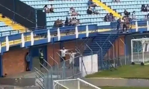 
          Imagem ilustrativa da imagem VÍDEO: Torcedores do Avaí imitam avião e ironizam tragédia da Chapecoense
          