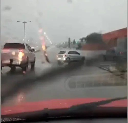 
          Imagem ilustrativa da imagem Vai chover dia 1 de janeiro? Apac emite aviso de estado de atenção
          