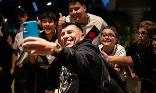 
          Imagem ilustrativa da imagem Vasco aposta em time principal para manter embalo diante do Bangu no Carioca
          