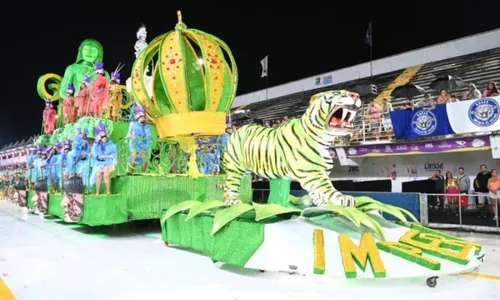 
          Imagem ilustrativa da imagem Veja como foi a primeira noite de desfiles das escolas de samba no Sambão do Povo
          