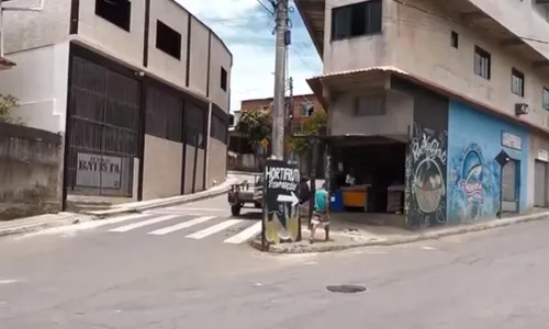 
          Imagem ilustrativa da imagem Vendedora é encontrada morta dentro de casa em Cariacica
          