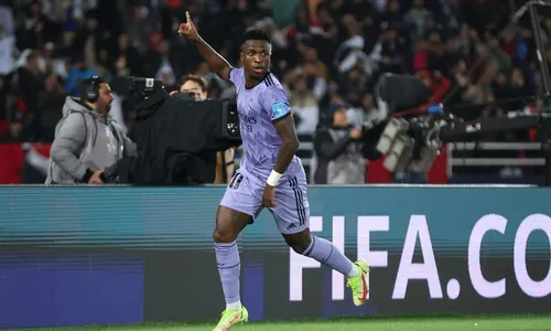 
          Imagem ilustrativa da imagem Vini Jr. posta mensagem de apoio a Maignan, goleiro que sofreu ofensas racistas
          