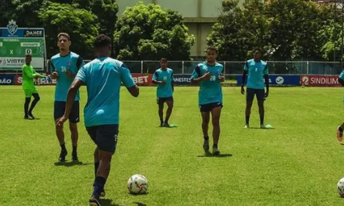
          Imagem ilustrativa da imagem Vitória busca a reação em clássico nesta quinta-feira
          