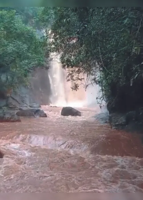 Imagem ilustrativa da imagem Chuva provoca espetáculo da natureza nas cachoeiras do ES