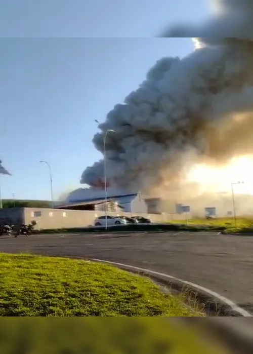 Imagem ilustrativa da imagem Fábrica de produtos químicos em Igarassu atingida por incêndio nesta terça