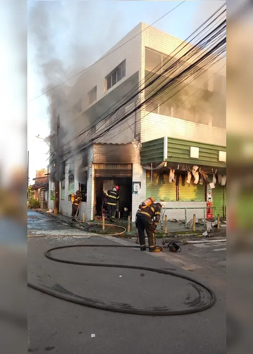 Imagem ilustrativa da imagem Incêndio destrói mercadinho no bairro do Barro, Recife