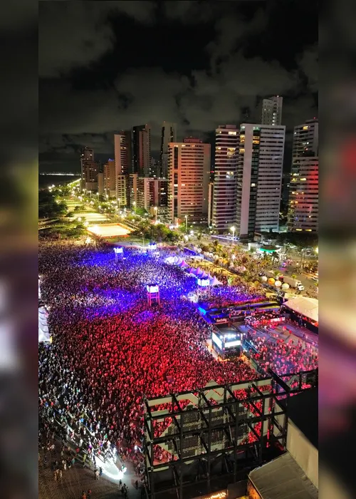 
          Imagem ilustrativa da imagem REVEILLON DO RECIFE 2024: Veja imagens do primeiro dia da festa
          