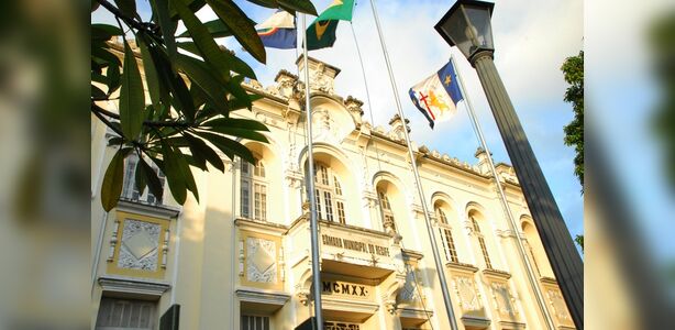 TCE aponta excesso de cargos na Câmara do Recife