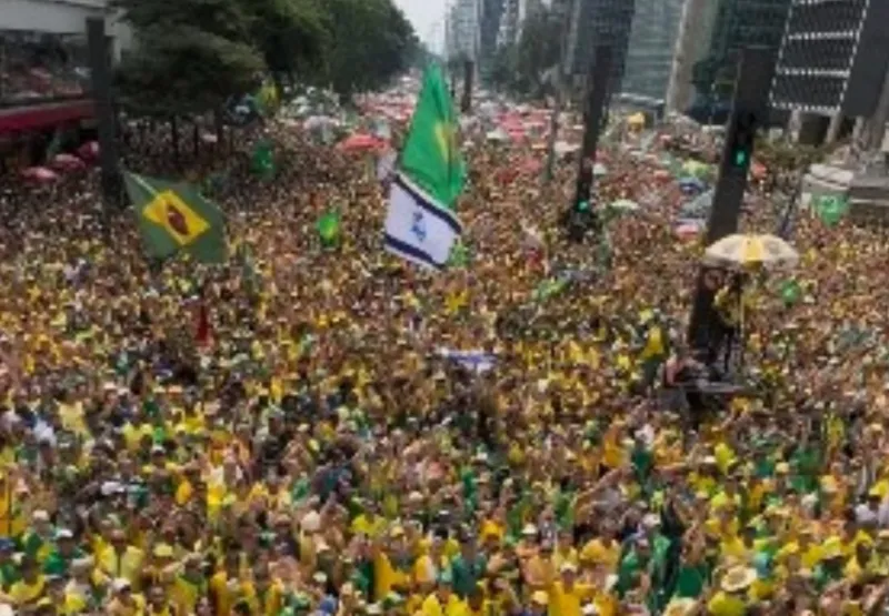 Manifestantes em ato pró-Bolsonaro