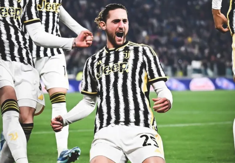 O volante Rabiot marcou o gol da vitória da Juventus