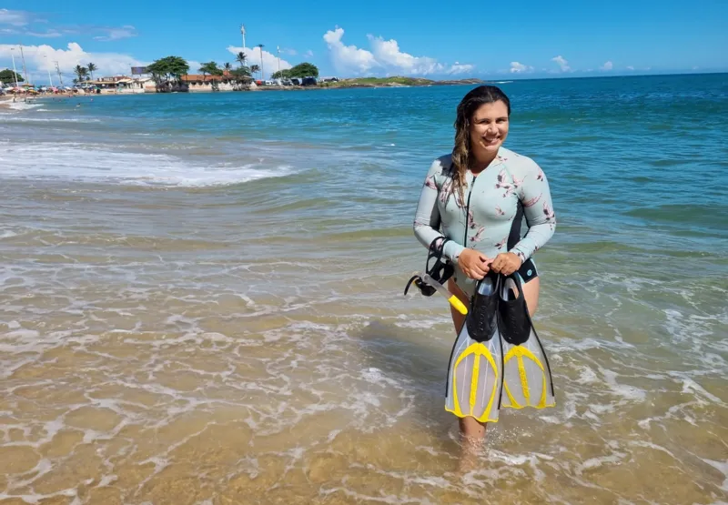 A fotógrafa Tatiane Lima Sena, 35 anos, aproveitou o visual do Caribe na praia da Areia Preta para praticar o mergulho