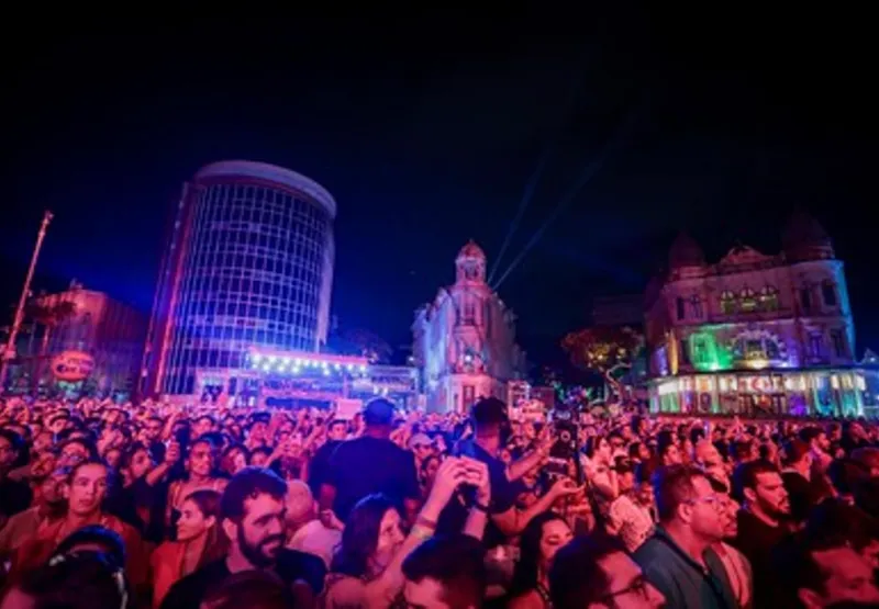 Público tem prestigiado as noites de shows no Bairro do Recife