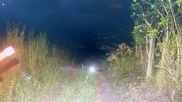 Imagem ilustrativa da imagem Homem e companheira grávida morrem após fio de energia atingir moto em Igarassu