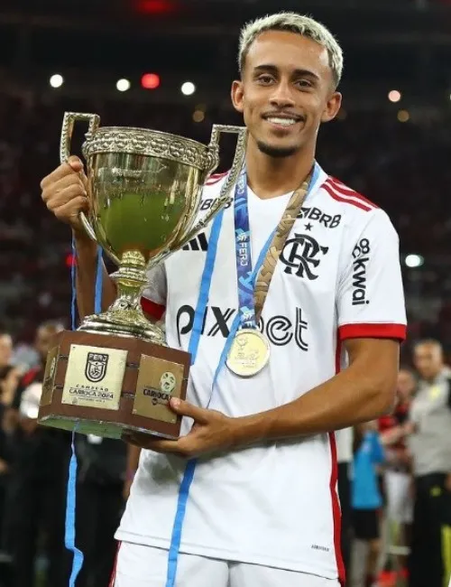 Imagem ilustrativa da imagem Jogador do Flamengo é roubado após título do Carioca: "Fuzil na minha cara"