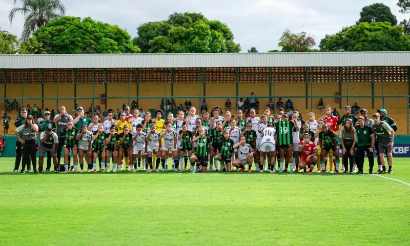 Imagem ilustrativa da imagem Jogadoras protestam contra volta de técnico acusado de assédio ao Santos