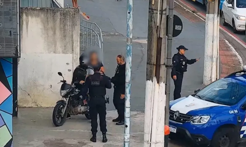 Imagem ilustrativa da imagem Motociclista é preso por estupro de vulnerável de duas crianças e uma adolescente