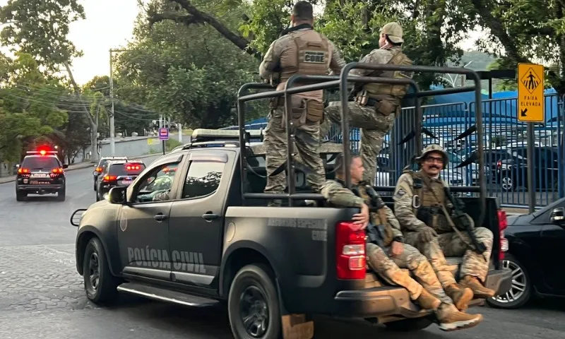 Imagem ilustrativa da imagem Suspeitos de integrar a maior facção criminosa do RJ são alvos de operação no ES