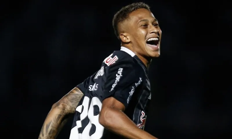 Imagem ilustrativa da imagem Vitinho faz golaço, Bragantino vence e aumenta jejum do Corinthians