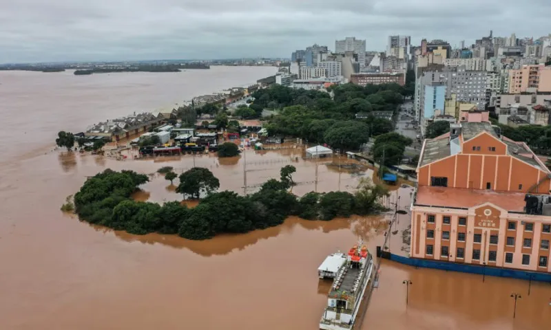 Imagem ilustrativa da imagem Aeroporto de Porto Alegre suspende operações por causa das chuvas
