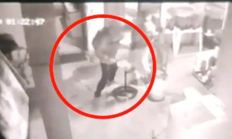 Imagem ilustrativa da imagem Agente funerário é rendido durante assalto e se defende com ventilador no ES
