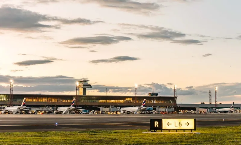 Imagem ilustrativa da imagem Ameaça de bomba no aeroporto de Brasília mobiliza PM e bombeiros