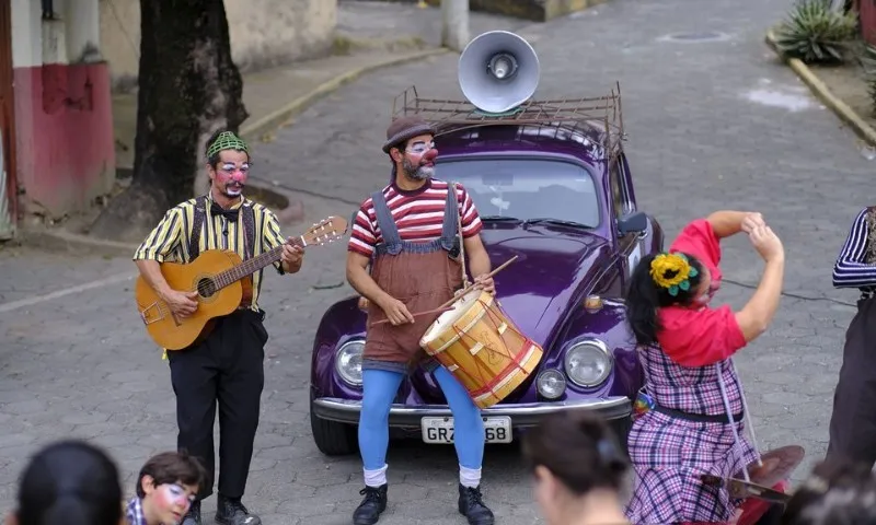 Imagem ilustrativa da imagem Aulas de teatro e circo gratuitas para crianças em Vitória