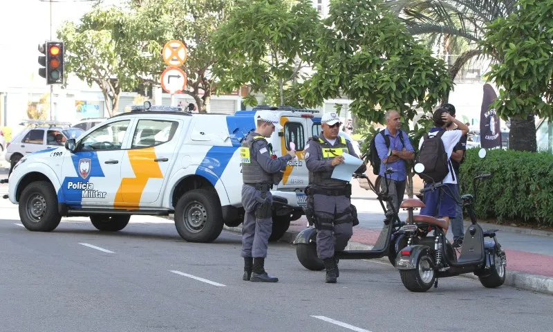 Imagem ilustrativa da imagem Blitz da polícia apreende motos elétricas em Vitória