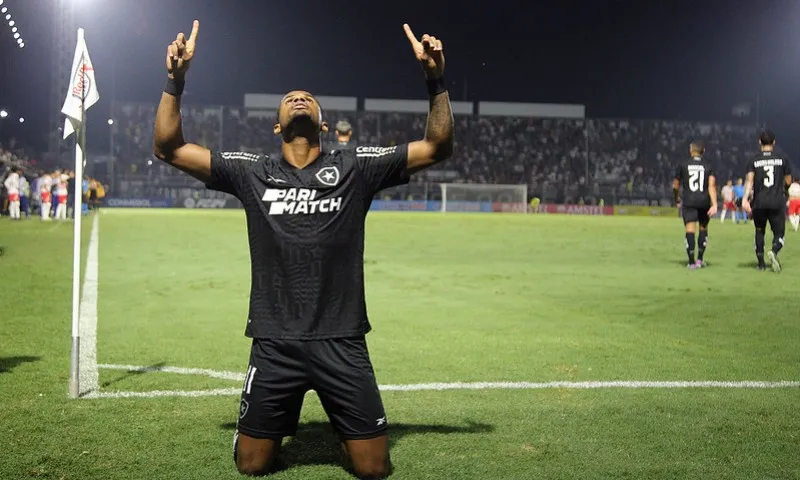 Imagem ilustrativa da imagem Botafogo elimina Bragantino e garante vaga na fase de grupos da Libertadores