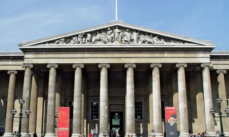 Imagem ilustrativa da imagem British Museum processa curador por vender 1.800 peças raras no Ebay